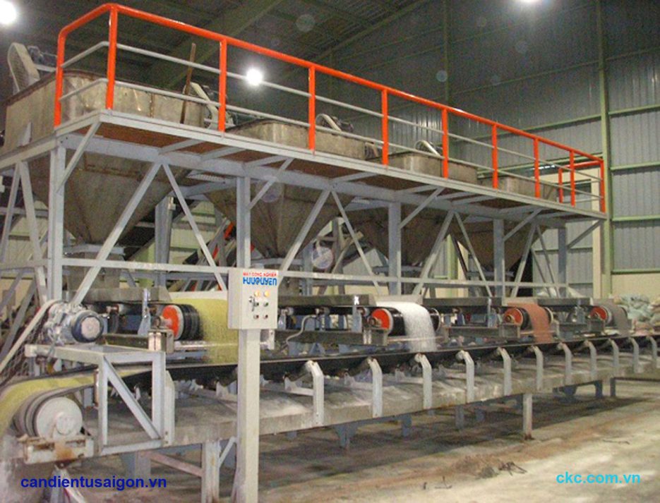 Hệ thống cân định lượng băng tải trong nhà máy sản xuất phân bón